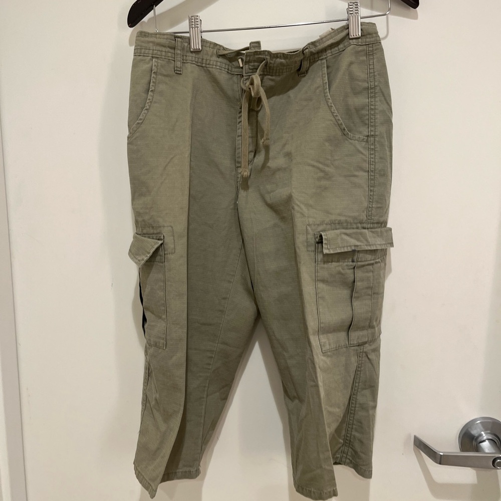 Gloria Vanderbilt Green  Cargo Capri Pants